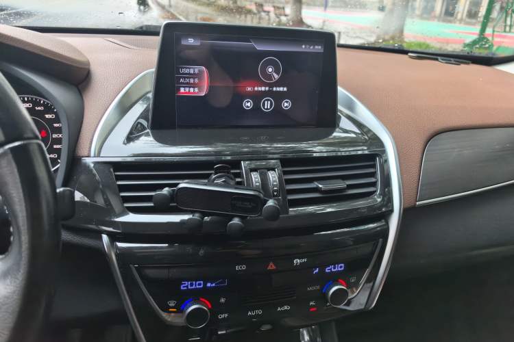Used BORGWARD BX5 2017 25TGDI Automatic Two-Wheel Drive Fashion Model Audio And AC Panel