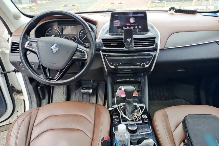 Used BORGWARD BX5 2017 25TGDI Automatic Two-Wheel Drive Fashion Plus Model Center Console