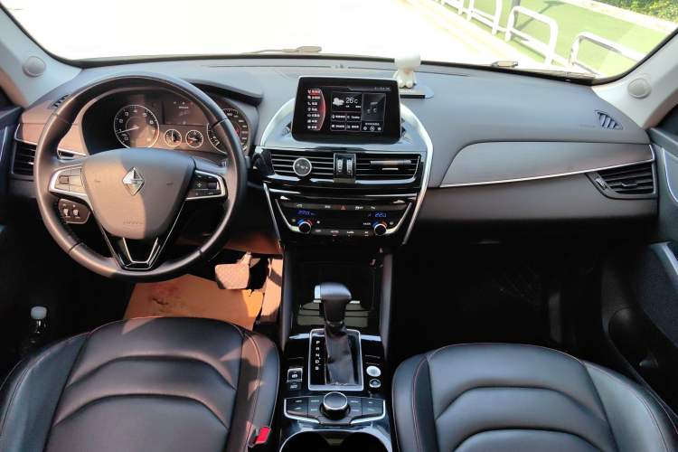 Used BORGWARD BX5 2017 20TGDI Automatic Two-Wheel Drive Leading Edition Center Console
