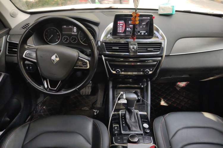 Used BORGWARD BX5 2017 20TGDI Automatic Two-Wheel Drive Pioneer Edition Center Console