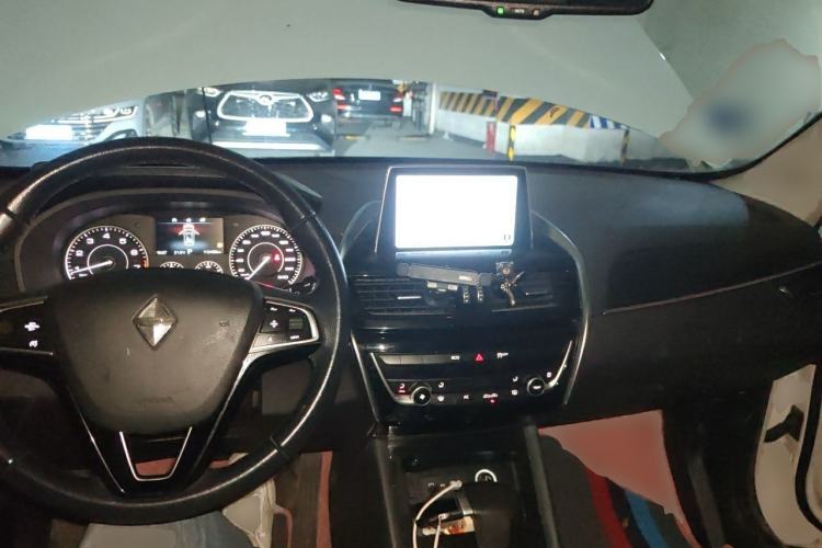 Used BORGWARD BX5 2017 20TGDI Automatic Two-Wheel Drive Entry-Level Edition Center Console