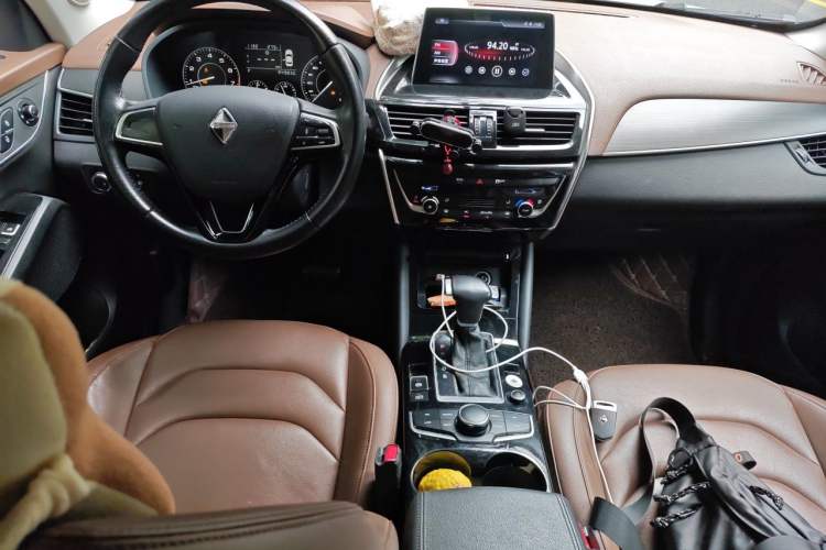 Used BORGWARD BX5 2017 20TGDI Automatic Two-Wheel Drive New Edition Center Console