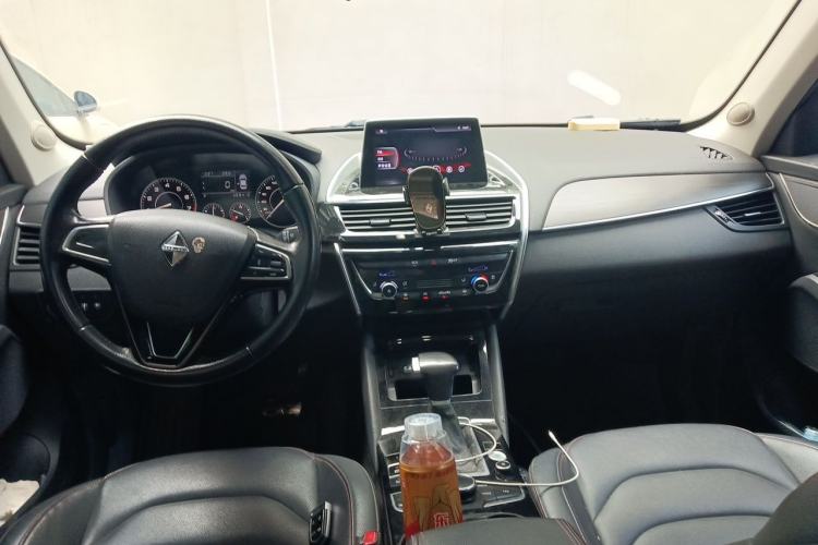 Used BORGWARD BX5 2017 20TGDI Automatic Two-Wheel Drive Pioneer Edition Center Console