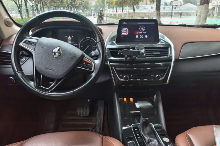 Used BORGWARD BX5 2017 25TGDI Automatic Two-Wheel Drive Fashion Model Center Console