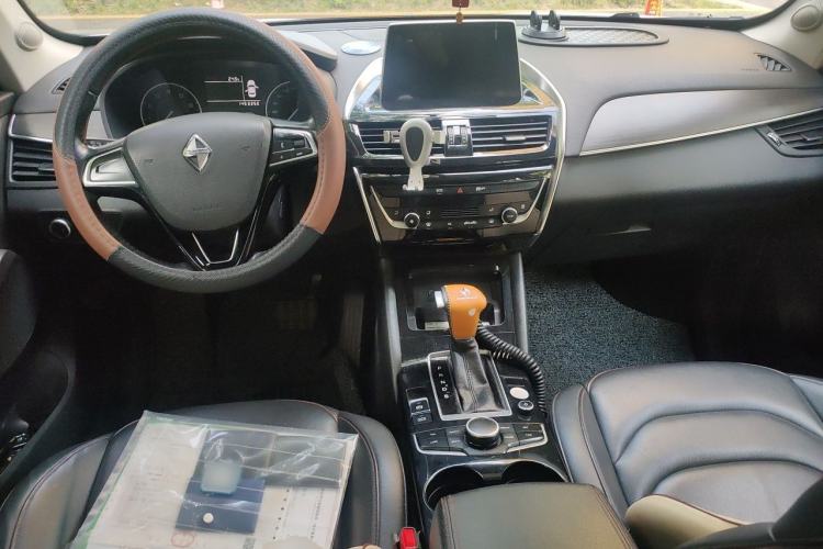 Used BORGWARD BX5 2017 20TGDI Automatic Two-Wheel Drive Pioneer Edition Center Console