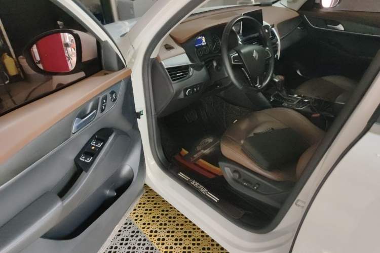Used BORGWARD BX5 2017 20TGDI Automatic Two-Wheel Drive Pioneer Edition Driver Seat