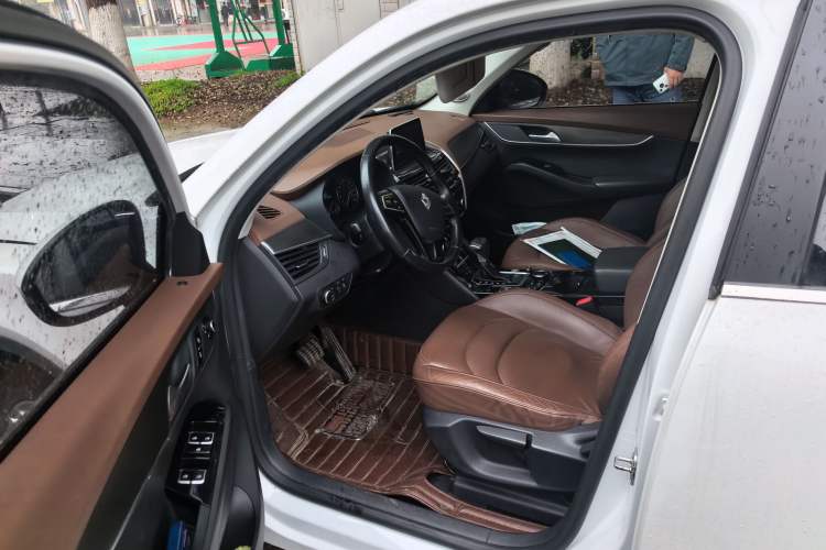 Used BORGWARD BX5 2017 25TGDI Automatic Two-Wheel Drive Fashion Model Driver Seat