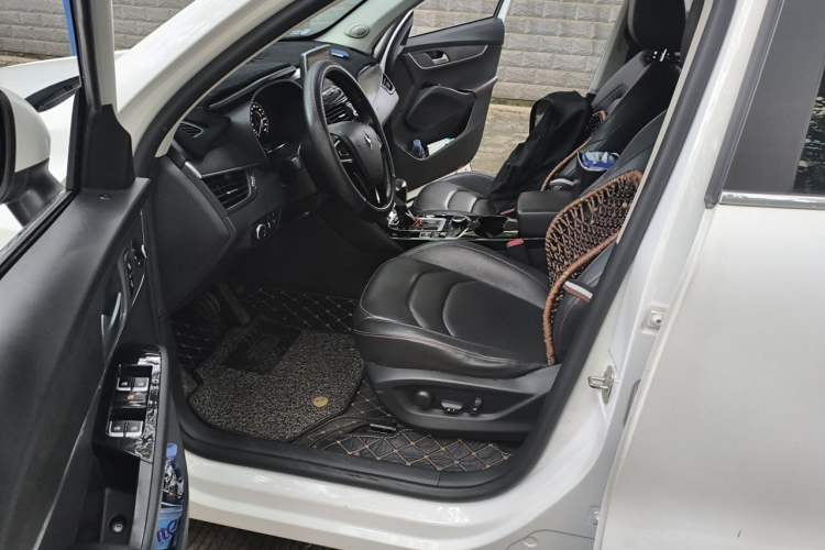 Used BORGWARD BX5 2017 20TGDI Automatic Two-Wheel Drive Pioneer Edition Driver Seat
