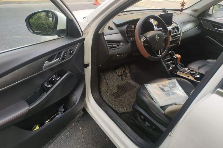 Used BORGWARD BX5 2017 20TGDI Automatic Two-Wheel Drive Pioneer Edition Driver Seat