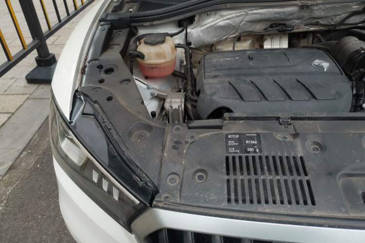 Used BORGWARD BX5 2017 20TGDI Automatic Two-Wheel Drive Pioneer Edition Engine Bay Right