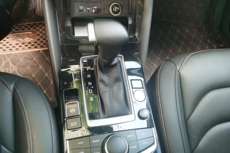 Used BORGWARD BX5 2017 25TGDI Automatic Two-Wheel Drive Smart Enjoyment Model Gear Lever