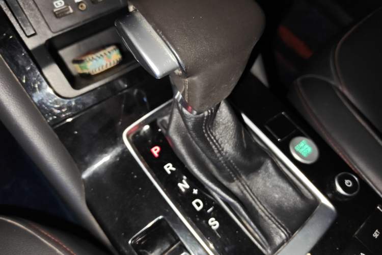 Used BORGWARD BX5 2017 20TGDI Automatic Two-Wheel Drive Pioneer Edition Gear Lever