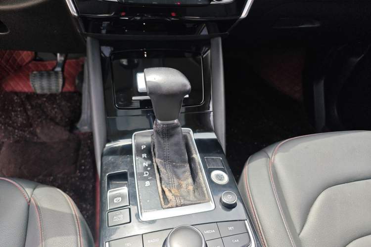 Used BORGWARD BX5 2017 20TGDI Automatic Two-Wheel Drive Pioneer Edition Gear Lever