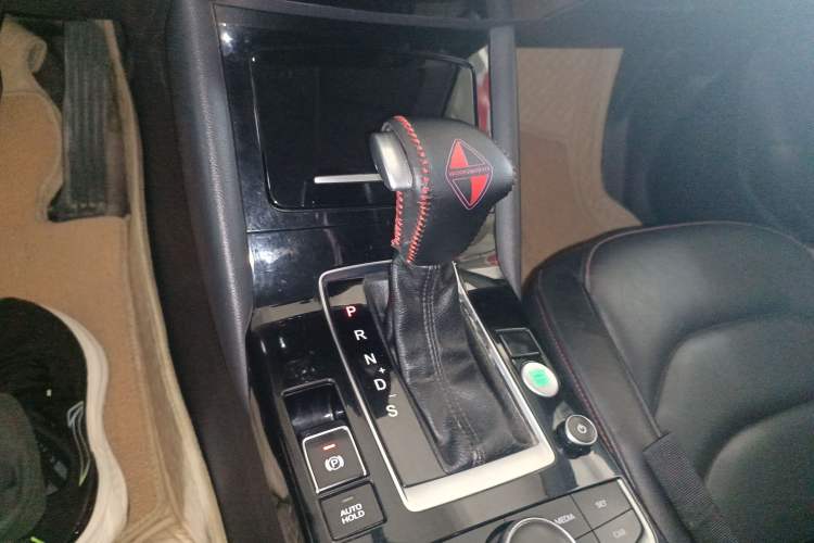 Used BORGWARD BX5 2017 20TGDI Automatic Two-Wheel Drive Pioneer Edition Gear Lever
