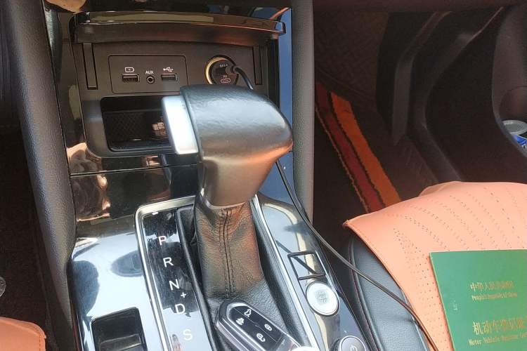 Used BORGWARD BX5 2017 20TGDI Automatic Two-Wheel Drive Pioneer Edition Gear Lever