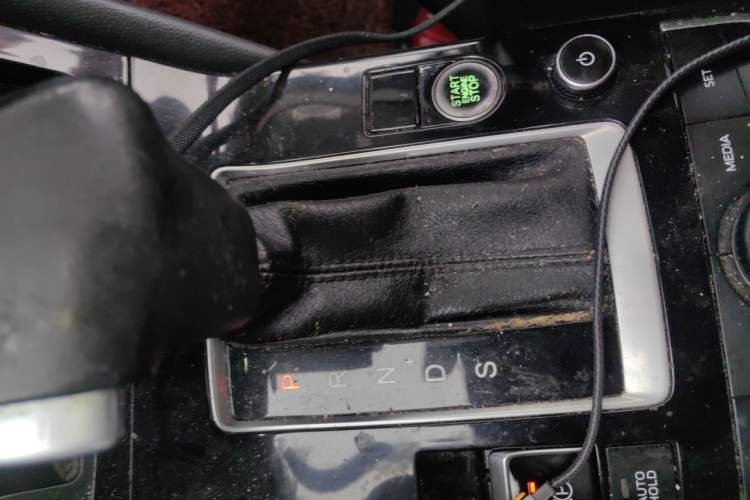 Used BORGWARD BX5 2017 20TGDI Automatic Two-Wheel Drive Pioneer Edition Gear Lever