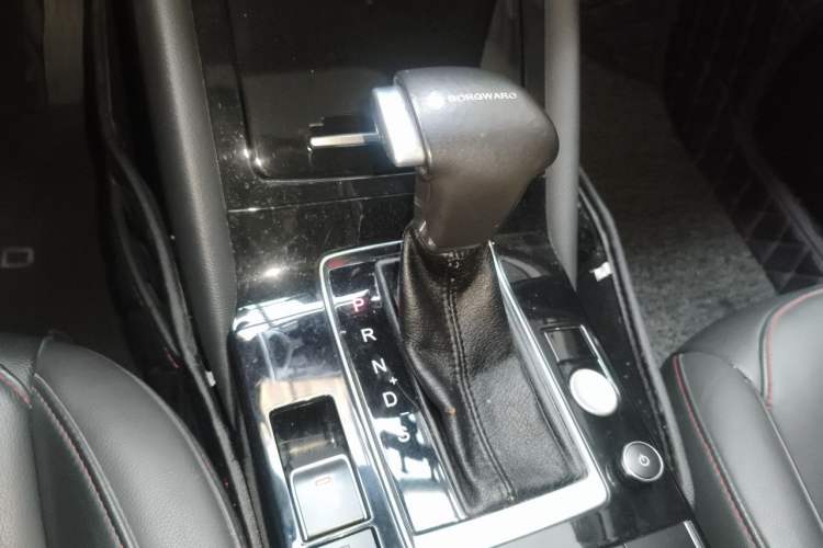 Used BORGWARD BX5 2017 25TGDI Automatic Two-Wheel Drive Smart Enjoyment Model Gear Lever
