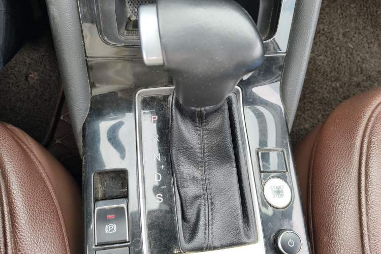 Used BORGWARD BX5 2017 25TGDI Automatic Four-Wheel Drive Premium Model Gear Lever