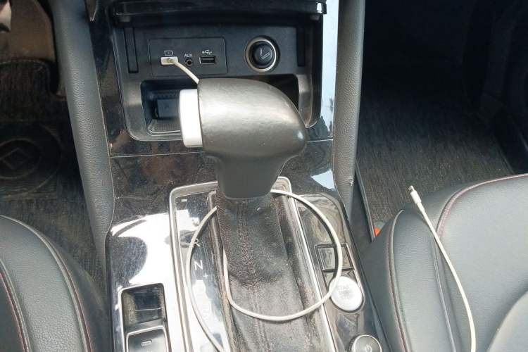 Used BORGWARD BX5 2017 20TGDI Automatic Two-Wheel Drive Pioneer Edition Gear Lever