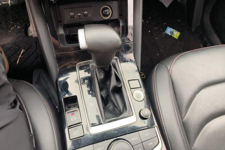 Used BORGWARD BX5 2017 20TGDI Automatic Two-Wheel Drive Pioneer Edition Gear Lever