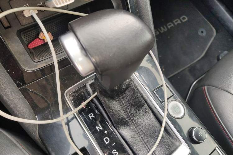 Used BORGWARD BX5 2017 25TGDI Automatic Two-Wheel Drive Sharp Model Gear Lever
