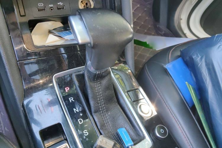 Used BORGWARD BX5 2017 25TGDI Automatic Two-Wheel Drive Fashion Plus Model Gear Lever