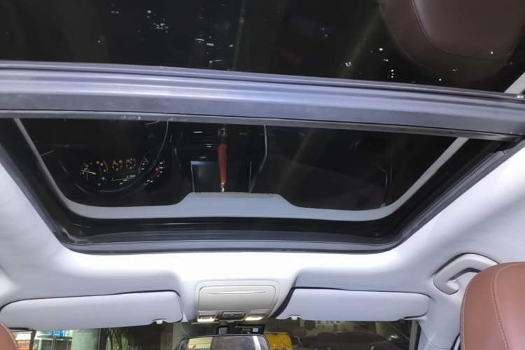 Used BORGWARD BX5 2017 20TGDI Automatic Two-Wheel Drive Pioneer Edition Headliner