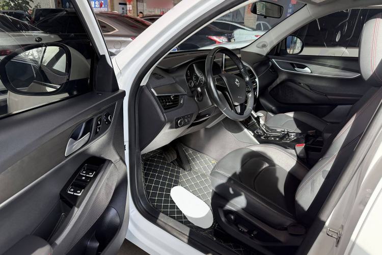 Used BORGWARD BX5 2017 20TGDI Automatic Two-Wheel Drive Pioneer Edition Interior 1