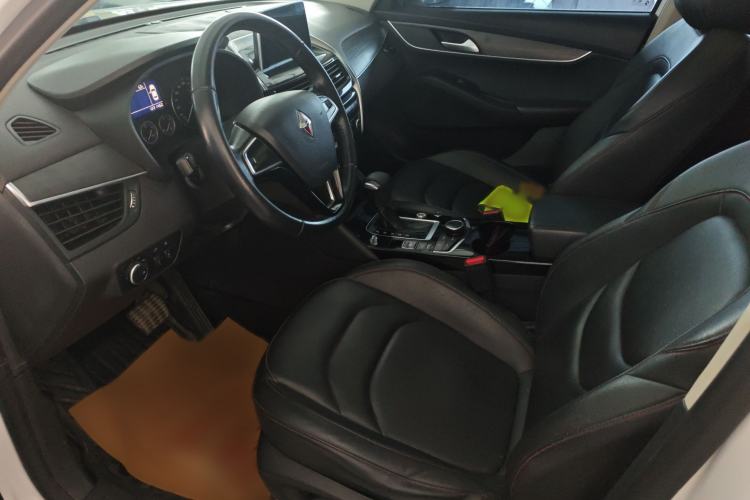 Used BORGWARD BX5 2017 20TGDI Automatic Two-Wheel Drive Pioneer Edition Interior 2