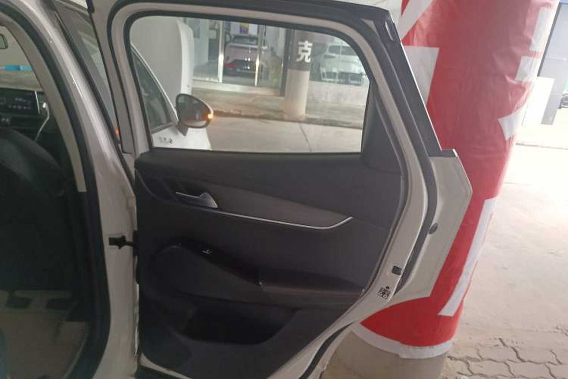 Used BORGWARD BX5 2017 20TGDI Automatic Two-Wheel Drive Pioneer Edition Interior 3