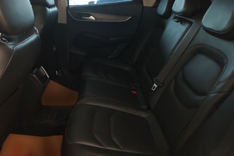 Used BORGWARD BX5 2017 20TGDI Automatic Two-Wheel Drive Pioneer Edition Interior 3