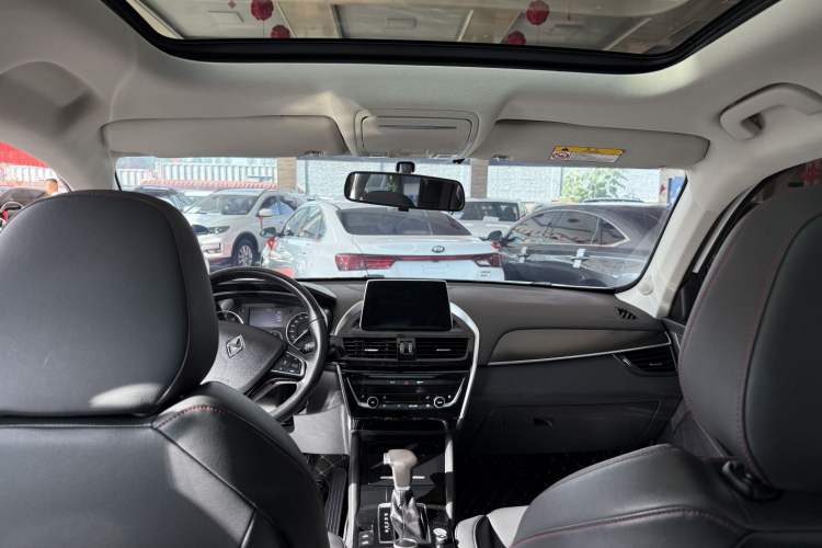 Used BORGWARD BX5 2017 20TGDI Automatic Two-Wheel Drive Pioneer Edition Interior 3