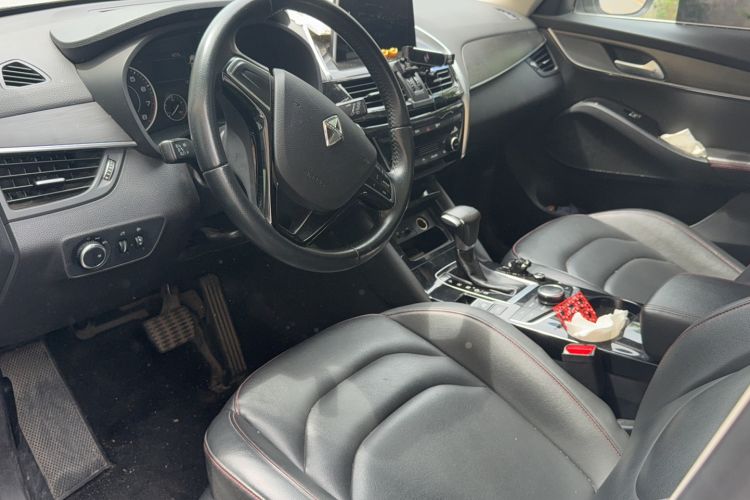 Used BORGWARD BX5 2017 20TGDI Automatic Two-Wheel Drive Pioneer Edition Interior 3