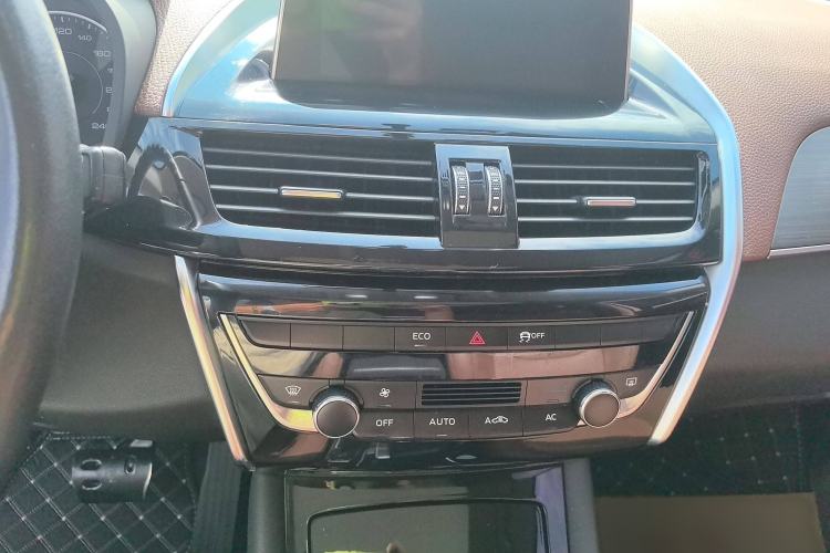 Used BORGWARD BX5 2017 25TGDI Automatic Two-Wheel Drive Fashion Plus Model Interior 4