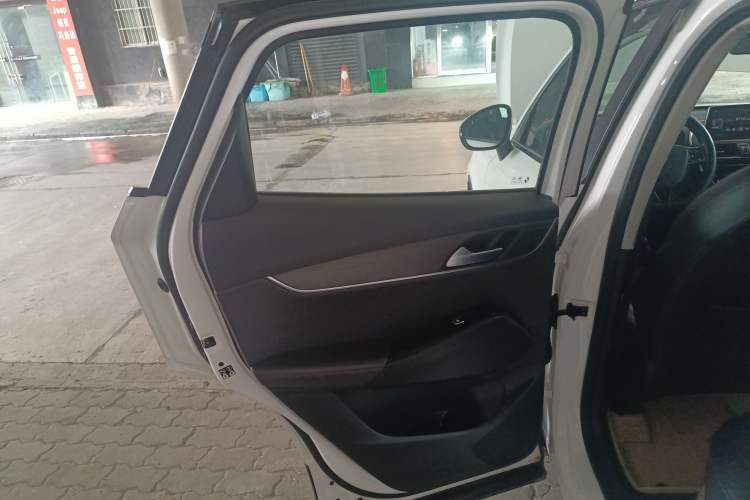 Used BORGWARD BX5 2017 20TGDI Automatic Two-Wheel Drive Pioneer Edition Interior 5