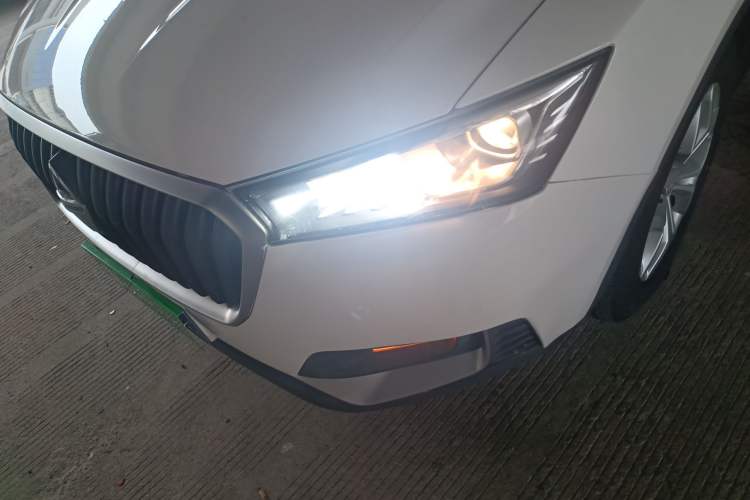 Used BORGWARD BX5 2017 20TGDI Automatic Two-Wheel Drive Pioneer Edition Left Front Headlight