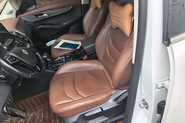 Used BORGWARD BX5 2017 25TGDI Automatic Two-Wheel Drive Fashion Model Left Front Seat