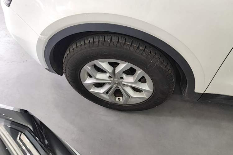 Used BORGWARD BX5 2017 20TGDI Automatic Two-Wheel Drive Pioneer Edition Left Front Wheel Hub
