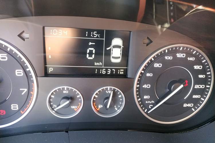 Used BORGWARD BX5 2017 20TGDI Automatic Two-Wheel Drive Pioneer Edition Odometer Close Up