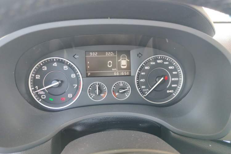 Used BORGWARD BX5 2017 20TGDI Automatic Two-Wheel Drive Pioneer Edition Odometer Close Up