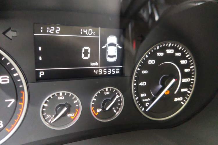 Used BORGWARD BX5 2017 20TGDI Automatic Two-Wheel Drive Pioneer Edition Odometer Close Up