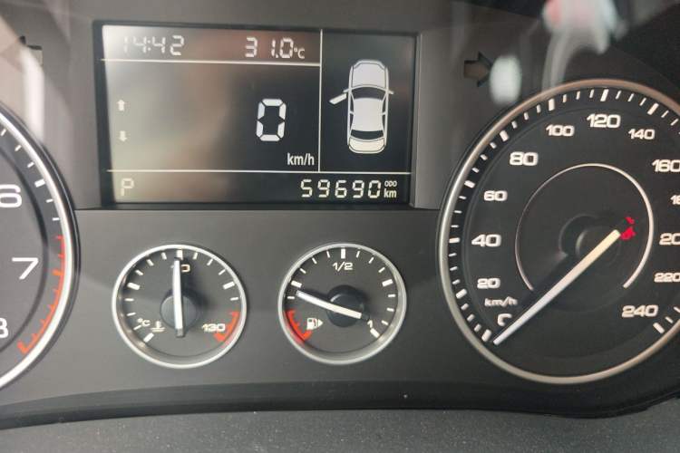 Used BORGWARD BX5 2017 20TGDI Automatic Two-Wheel Drive Pioneer Edition Odometer Close Up