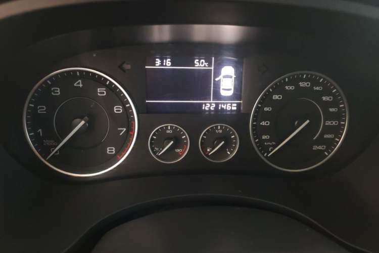 Used BORGWARD BX5 2017 20TGDI Automatic Two-Wheel Drive Pioneer Edition Odometer Close Up