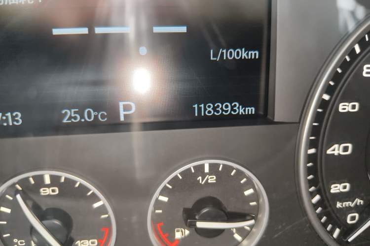 Used BORGWARD BX5 2017 25TGDI Automatic Four-Wheel Drive Premium Model Odometer Close Up