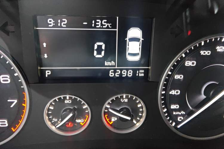 Used BORGWARD BX5 2017 20TGDI Automatic Two-Wheel Drive Pioneer Edition Odometer Close Up