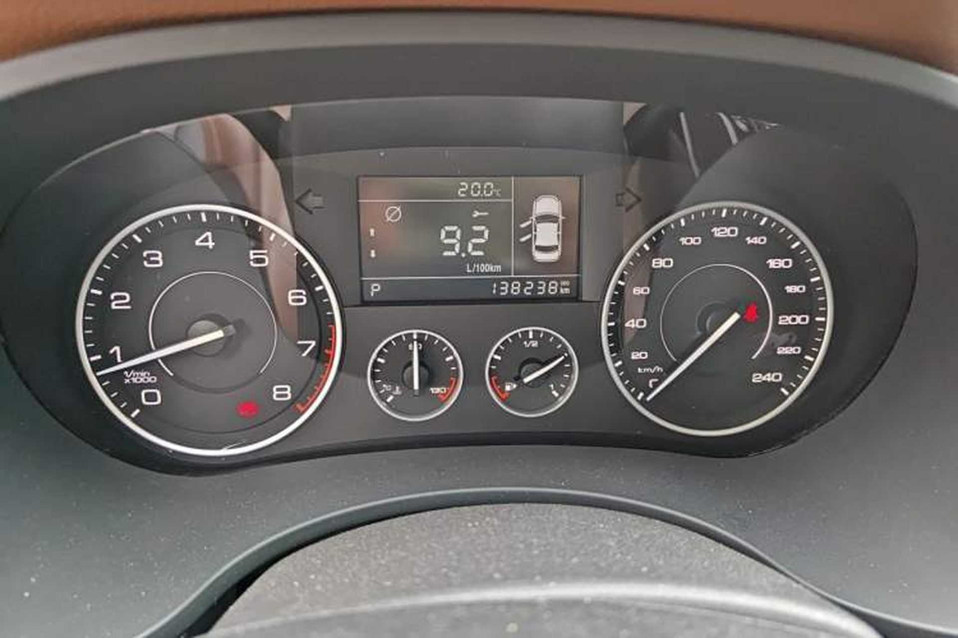 Used BORGWARD BX5 2017 20TGDI Automatic Two-Wheel Drive Pioneer Edition Odometer Close Up