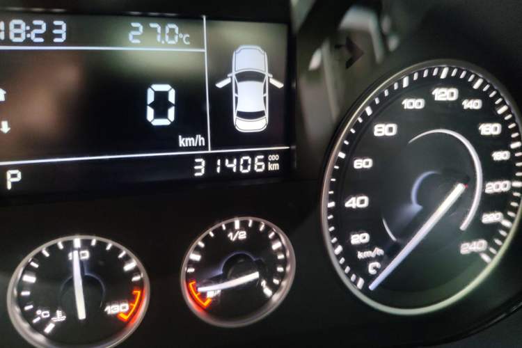 Used BORGWARD BX5 2017 20TGDI Automatic Two-Wheel Drive Pioneer Edition Odometer Close Up