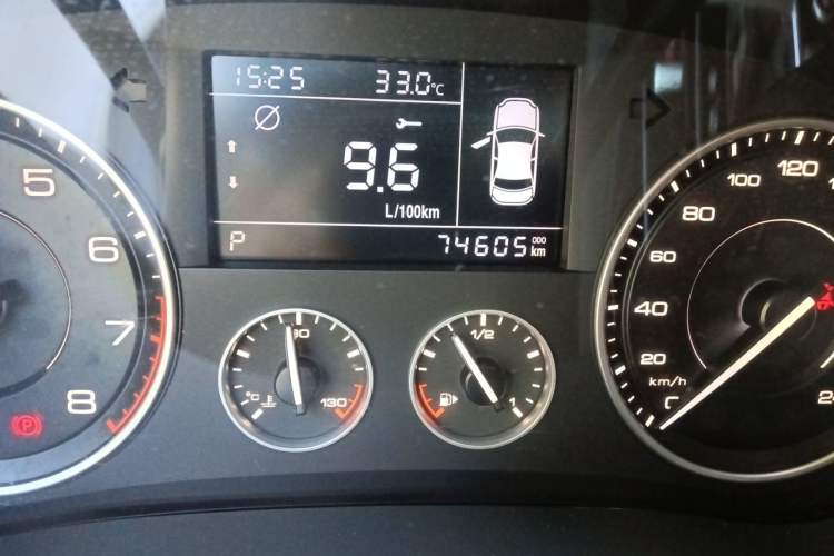 Used BORGWARD BX5 2017 20TGDI Automatic Two-Wheel Drive Pioneer Edition Odometer Close Up