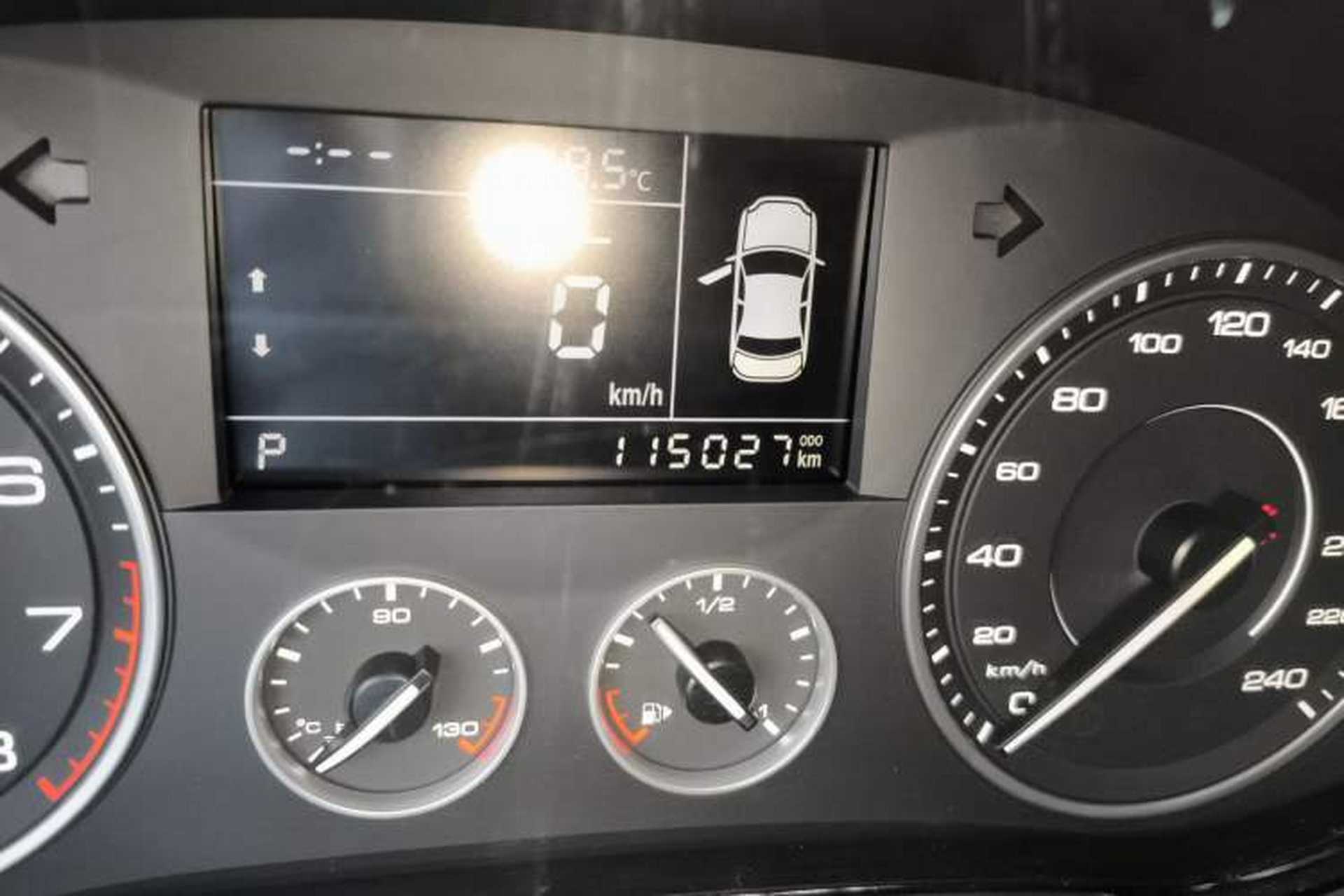 Used BORGWARD BX5 2017 20TGDI Automatic Two-Wheel Drive Pioneer Edition Odometer Close Up