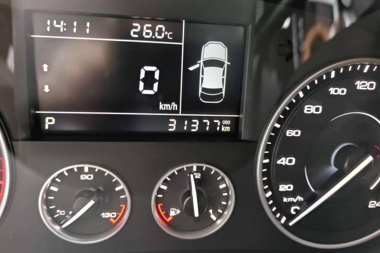 Used BORGWARD BX5 2017 20TGDI Automatic Two-Wheel Drive Pioneer Edition Odometer Close Up